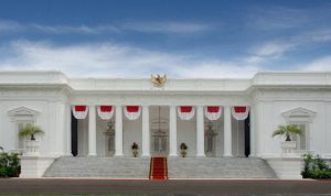 Tony Rosyid: Bau Istana Yang Menyengat