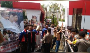 Ratusan Massa Demo Komisi Pemberantasan Korupsi