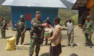 Pengungsi Perang Suku Dikunjungi Dandim Puncak Jaya