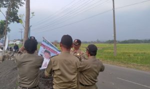 Panwaslu Kecamatan Lakukan Penertiban APK Parpol, Capres dan Caleg