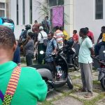 Kecewa, Pengusaha Papua Palang Kantor Dinas PU Papua Barat