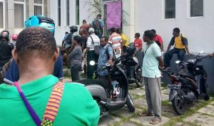 Kecewa, Pengusaha Papua Palang Kantor Dinas PU Papua Barat