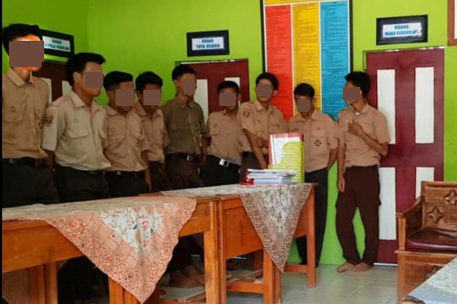 Kepala Sekolah SMK Nurul Falah Pugung Klarifikasi Soal Sita Sepatu
