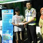 Polres Polewali Mandar Hadirkan Samsat Keliling di Pasar Kanang Polres Polewali Mandar Hadirkan Samsat Keliling di Pasar Kanang