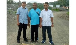 Pemalangan Proyek Pengendali Banjir Sungai Warmare di Buka