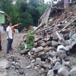 Tiga Hari Diguyur Hujan, Akses Jalan Poros Desa Sumber Anyar Longsor