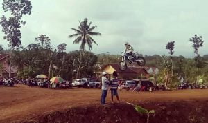 Motocross and Grastrack Jawa Bali 2018 Trophy Ketua DPRD Banyuwangi