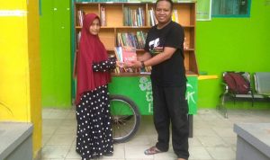 LUPI Muncul ke Dunia Nyata Berpartisipasi di Sahabat Gerobak Baca