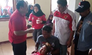 Bupati Pangandaran Kunjungi Pengobatan Gratis Relawan Jokowi-Makruf