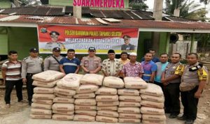 Polsek Barumun Infaq 42 Sak Semen Untuk Pembangunan Masjid