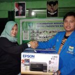 Elviyana Aras Salurkan Bantuan Kemenpora ke PMII Wajo