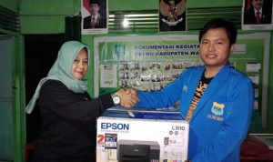 Elviyana Aras Salurkan Bantuan Kemenpora ke PMII Wajo
