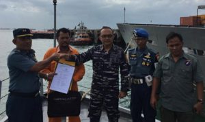 KRI Clurit 641 Tangkap Kapal Tanpa Dokumen Import Barang