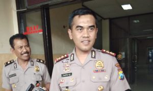 Dikawal Polisi, Truk Logistik Tumpang Pitu Terobos Hadangan Warga
