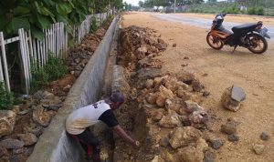 Belum Sebulan, Drainase Kusambi Kabupaten Muna Barat Sudah Rusak