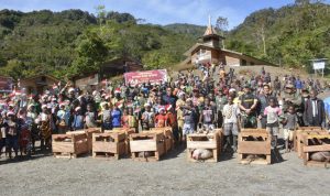 Bakti Sosial Perayaan Natal dan Tahun Baru 2019 di Arwanop