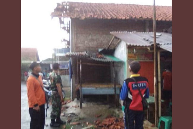 Puting Beliung Rusak Rumah Warga Brebes