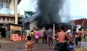 Pipa Minyak Pertamina Bocor, Garasi Mobil Terbakar