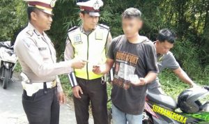 Dihentikan Polantas Saat Razia, SH Kantongi Secuil Daun Ganja Kering