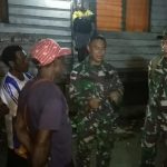 Satgas Pamtas Yonif 126/KC Perbaiki Pembangkit Listrik Tenaga Surya Satgas Pamtas Yonif 126/KC Perbaiki Pembangkit Listrik Tenaga Surya