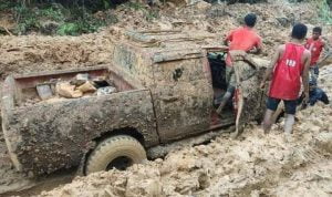 Ruas Jalan Nasional Bintuni Manokwari Rusak Berat