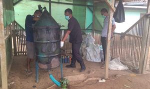 Asap Cair Batok Kelapa Jadi Bahan Pembeku Getah Karet dan Pestisida