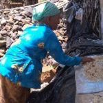 Mbah Salweah, Makan Dengan Nasi Sisa Semalam Pemberian Tetangga