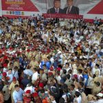 Prabowo Tiba di Makassar Disambut Shalawat Badar dan Disematkan Patonro