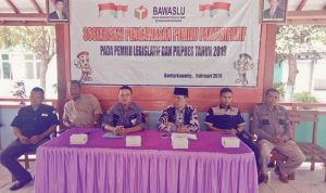 Panwaslucam Bantarkawung Sosialisasikan Spanduk Himbauan