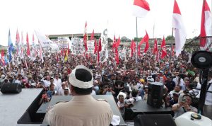 Prabowo Bangga Spanduk Pendukungnya dari Karung Beras