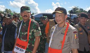 Panglima TNI dan Kapolri Tengok Pengungsi Bencana Banjir di Jayapura