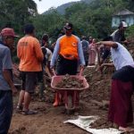 Tebing Setinggi 12 Meter Longsor Menutup Akses Jalan