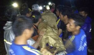 TNI, BPBD dan Tagana Evakuasi Korban Longsor di Watukumpul