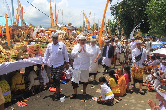Pelaksanaan Melasti di Jembrana Bali Awali Rangkaian Hari Raya Nyepi