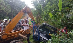 Ngantuk, Mobil Jatuh di Jurang Warangga Sulawesi Tenggara