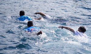 Sandiaga Uno Terjun Ke Laut Guna Temui Warga Sekitar Mansinam Beach