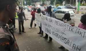LBH Phasivic Geruduk Kantor Menristekdikti Minta SK YPIM Dicabut