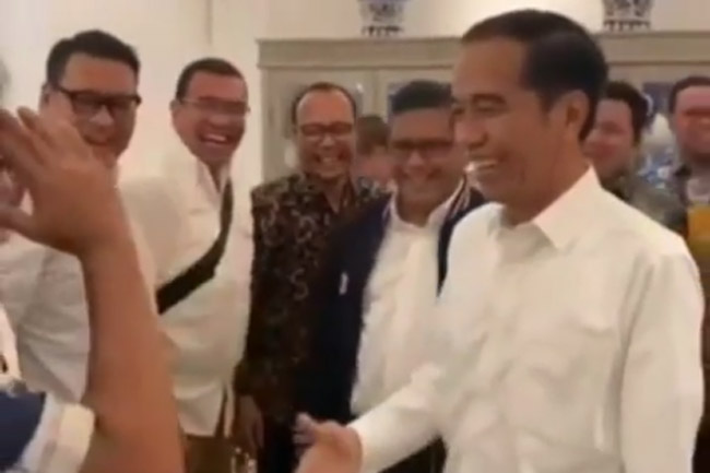 Seolah Sindir Prabowo, TKN Hormat Siap Presiden ke Jokowi