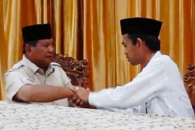 Tak Kuasa Menahan Tangis Menyaksikan Ustad Abdul Somad dengan Prabowo. Oleh: Tjahja Gunawan,