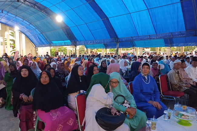 Ibu-Ibu 3000 Warga Muna Hadiri Buka Puasa Bersama dr Baharuddin