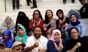 Lagu Dari Emak-Emak Buat Pak Polisi Yang Bertugas Mengayomi (Video)