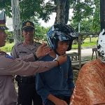 Sat Lantas Polres Muna Gelar Operasi Simpatik dan Pembagian Helm