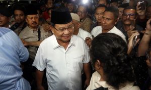 Bawakan Nasi Padang, Prabowo Tak Diizinkan Jenguk Eggi dan Lieus Bawakan Nasi Padang, Prabowo Tak Diizinkan Jenguk Eggi dan Lieus