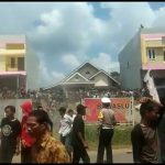 Unjuk Rasa di PALI Berujung Ricuh, Puluhan Aparat Terluka