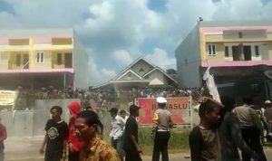 Unjuk Rasa di PALI Berujung Ricuh, Puluhan Aparat Terluka