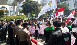 Aksi Bela Rakyat Gorontalo Utara Datangi Kantor PT Toba Bara Sejahtera Tbk