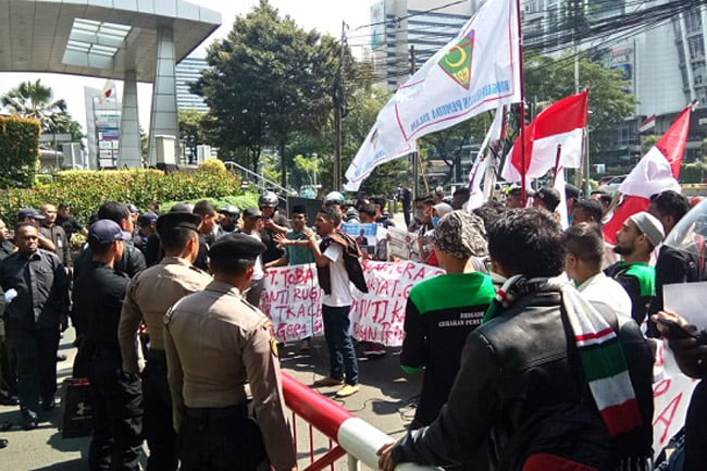 Aksi Bela Rakyat Gorontalo Utara Datangi Kantor PT Toba Bara Sejahtera Tbk
