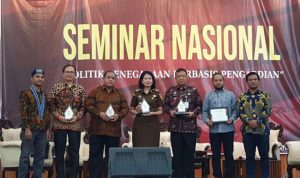 Ganjar Pranowo Buka Seminar GMKI dan Puspolkam Ganjar Pranowo Buka Seminar GMKI dan Puspolkam