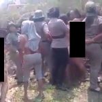 Emak-Emak Aksi Bugil Sambil Teriakkan Jokowi Menang