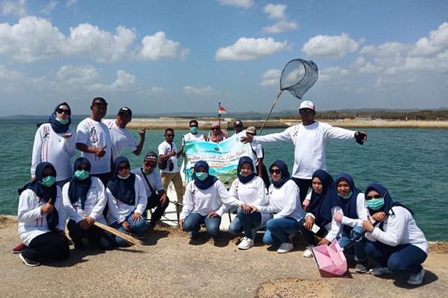 Sambut HJPNI, Syahbandar Muna Bersama Dinas dan Instansi Terkait, Bersihkan Laut dan Dermaga